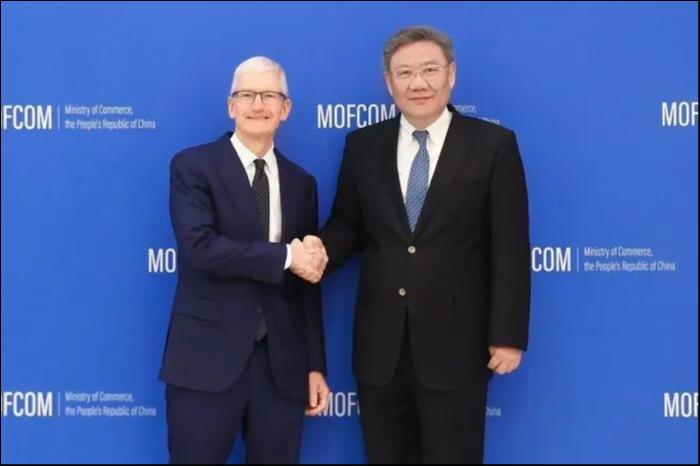 Tim Cook Hopes Apple Intelligence Soon Come to China Followi…